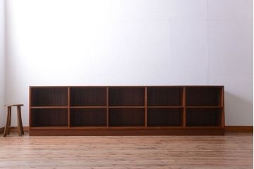 レトロ家具　昭和レトロ　古い木製のとても大きな横型アンティークマス目棚(ロッカー)