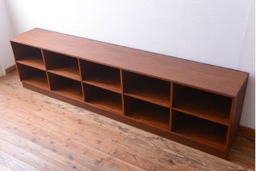 レトロ家具　昭和レトロ　古い木製のとても大きな横型アンティークマス目棚(ロッカー)