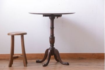 アンティーク家具　イギリスアンティーク　上品でおしゃれなチルトアップカフェテーブル(コーヒーテーブル、サイドテーブル)