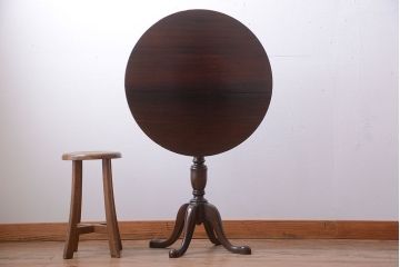 アンティーク家具　イギリスアンティーク　上品でおしゃれなチルトアップカフェテーブル(コーヒーテーブル、サイドテーブル)