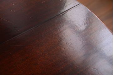 アンティーク家具　イギリスアンティーク　上品でおしゃれなチルトアップカフェテーブル(コーヒーテーブル、サイドテーブル)