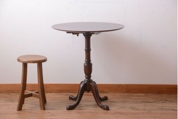 アンティーク家具　イギリスアンティーク　上品でおしゃれなチルトアップカフェテーブル(コーヒーテーブル、サイドテーブル)