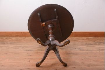 アンティーク家具　イギリスアンティーク　上品でおしゃれなチルトアップカフェテーブル(コーヒーテーブル、サイドテーブル)