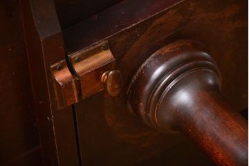 アンティーク家具　イギリスアンティーク　上品でおしゃれなチルトアップカフェテーブル(コーヒーテーブル、サイドテーブル)