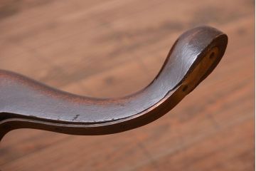 アンティーク家具　イギリスアンティーク　上品でおしゃれなチルトアップカフェテーブル(コーヒーテーブル、サイドテーブル)