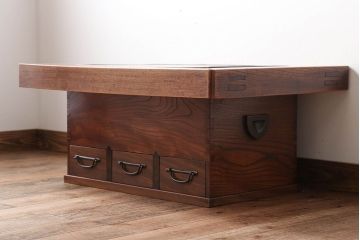 アンティーク雑貨　 古民具・骨董　総欅材!関西火鉢をリメイクした収納付きセンターテーブル(テレビ台)(1)