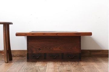 アンティーク雑貨　古民具・骨董　総欅材!関西火鉢をリメイクした収納付きセンターテーブル(テレビ台)(2)