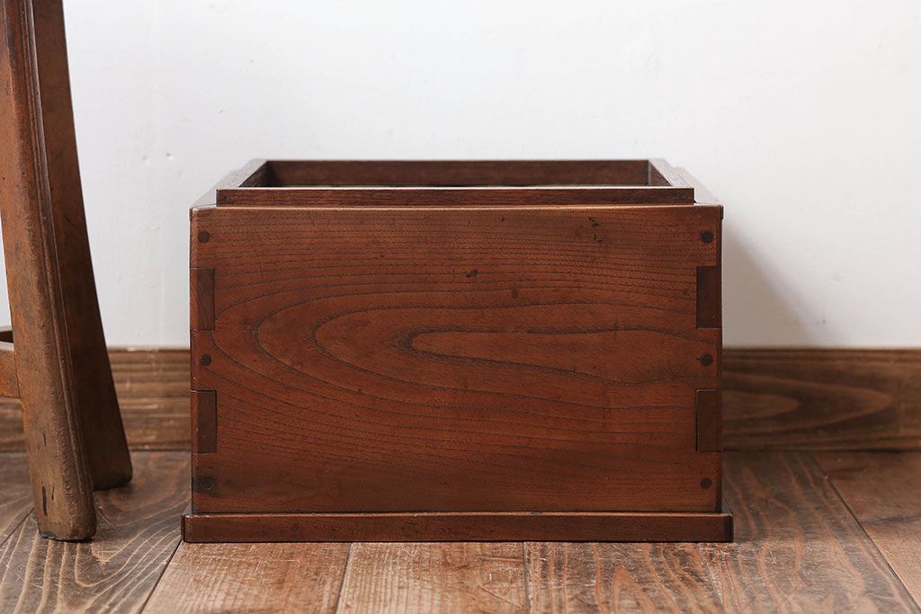 アンティーク雑貨　古民具・骨董　総欅材の古い角火鉢