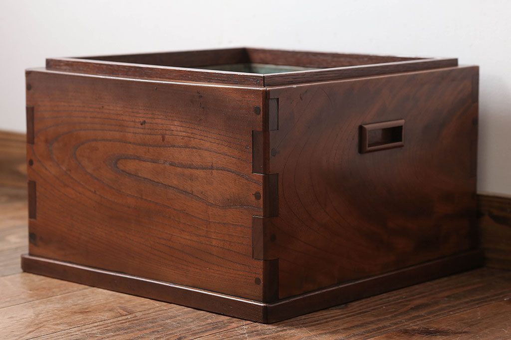 アンティーク雑貨　古民具・骨董　総欅材の古い角火鉢