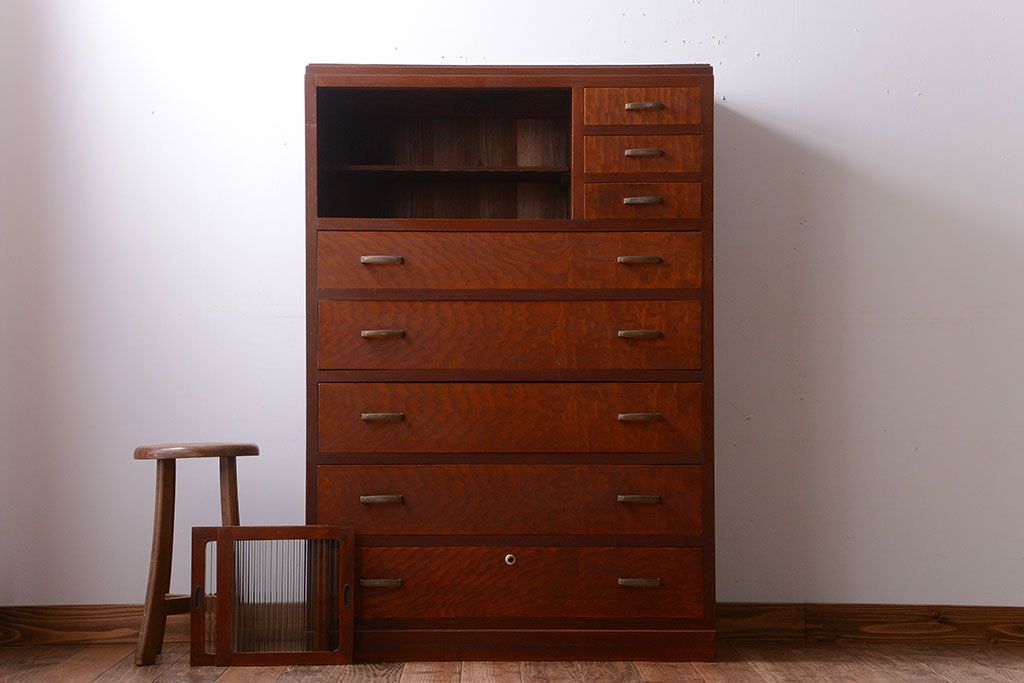 レトロ家具　昭和レトロ　古い木製のシンプルなアンティークチェスト