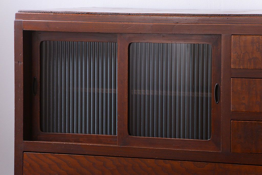 レトロ家具　昭和レトロ　古い木製のシンプルなアンティークチェスト