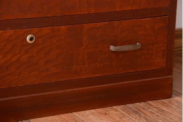 レトロ家具　昭和レトロ　古い木製のシンプルなアンティークチェスト