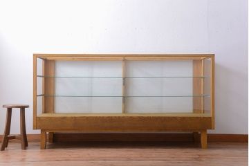レトロ家具　昭和レトロ　古いナラ材の脚付き特大ガラスケース(ショーケース)(1)
