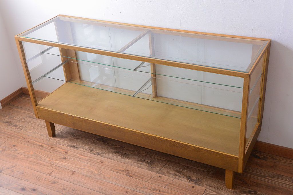 レトロ家具　昭和レトロ　古いナラ材の脚付き特大ガラスケース(ショーケース)(1)
