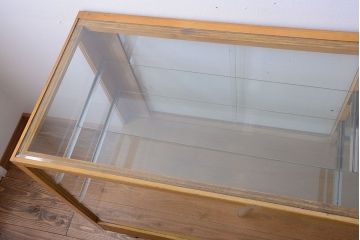 レトロ家具　昭和レトロ　古いナラ材の脚付き特大ガラスケース(ショーケース)(1)