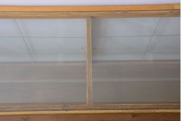 レトロ家具　昭和レトロ　古いナラ材の脚付き特大ガラスケース(ショーケース)(1)