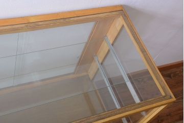 レトロ家具　昭和レトロ　古いナラ材の脚付き特大ガラスケース(ショーケース)(1)