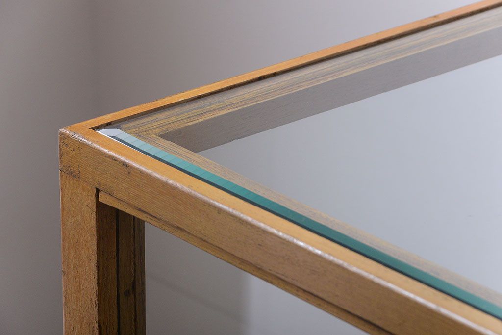 レトロ家具　昭和レトロ　古いナラ材の脚付き特大ガラスケース(ショーケース)(1)