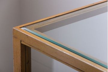 レトロ家具　昭和レトロ　古いナラ材の脚付き特大ガラスケース(ショーケース)(1)