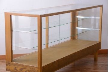 レトロ家具　昭和レトロ　古いナラ材の脚付き特大ガラスケース(ショーケース)(1)