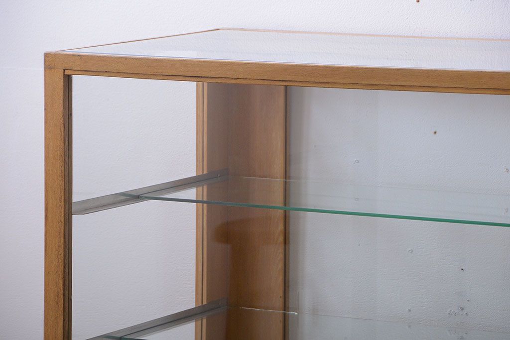 レトロ家具　昭和レトロ　古いナラ材の脚付き特大ガラスケース(ショーケース)(1)