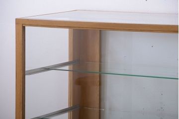 レトロ家具　昭和レトロ　古いナラ材の脚付き特大ガラスケース(ショーケース)(1)