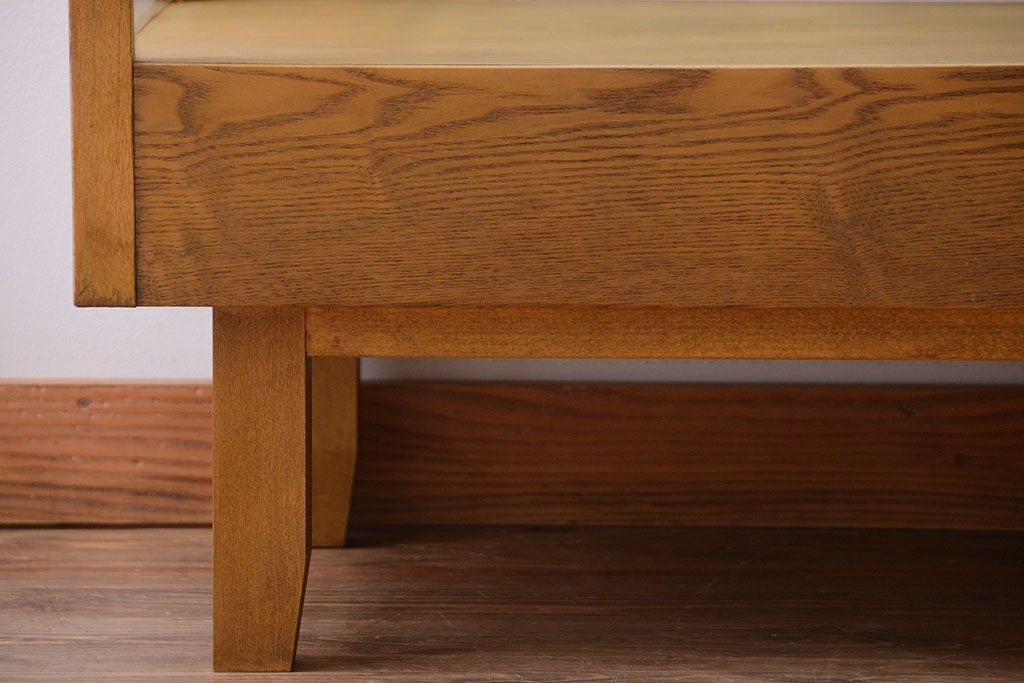 レトロ家具　昭和レトロ　古いナラ材の脚付き特大ガラスケース(ショーケース)(1)