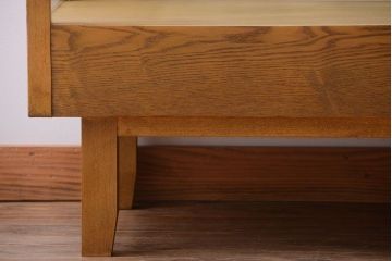 レトロ家具　昭和レトロ　古いナラ材の脚付き特大ガラスケース(ショーケース)(1)