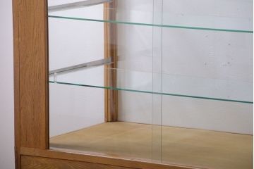 レトロ家具　昭和レトロ　古いナラ材の脚付き特大ガラスケース(ショーケース)(1)