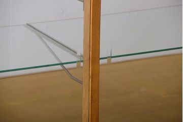 レトロ家具　昭和レトロ　古いナラ材の脚付き特大ガラスケース(ショーケース)(1)