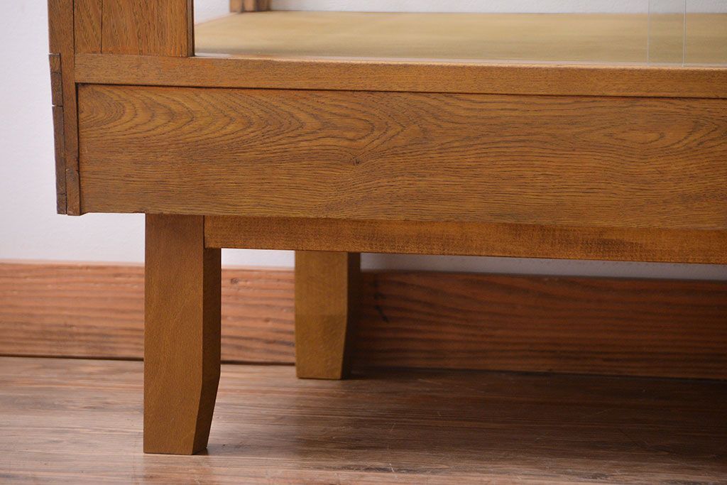 レトロ家具　昭和レトロ　古いナラ材の脚付き特大ガラスケース(ショーケース)(1)