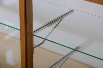 レトロ家具　昭和レトロ　古いナラ材の脚付き特大ガラスケース(ショーケース)(1)