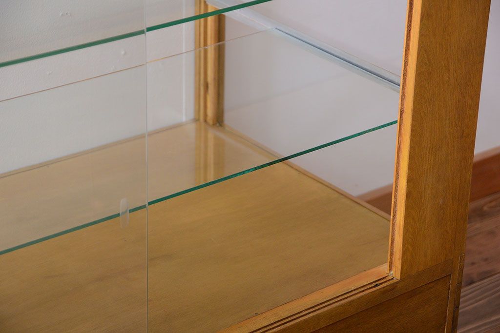 レトロ家具　昭和レトロ　古いナラ材の脚付き特大ガラスケース(ショーケース)(1)