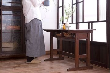 レトロ家具　和製アンティーク　古い学校のレトロな横長テーブル(作業台)(2)