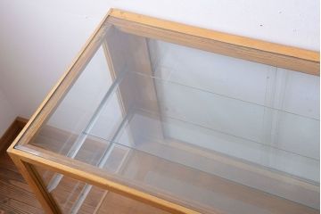 レトロ家具　昭和レトロ　古いナラ材の脚付き特大ガラスケース(ショーケース)(2)