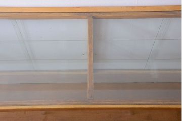 レトロ家具　昭和レトロ　古いナラ材の脚付き特大ガラスケース(ショーケース)(2)