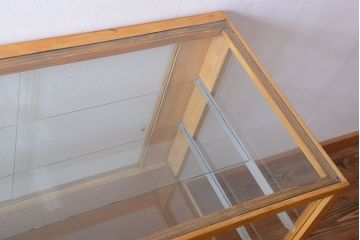レトロ家具　昭和レトロ　古いナラ材の脚付き特大ガラスケース(ショーケース)(2)