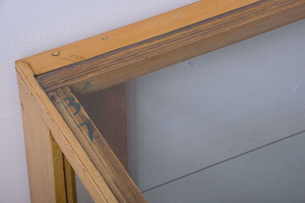 レトロ家具　昭和レトロ　古いナラ材の脚付き特大ガラスケース(ショーケース)(2)