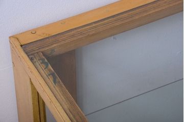 レトロ家具　昭和レトロ　古いナラ材の脚付き特大ガラスケース(ショーケース)(2)