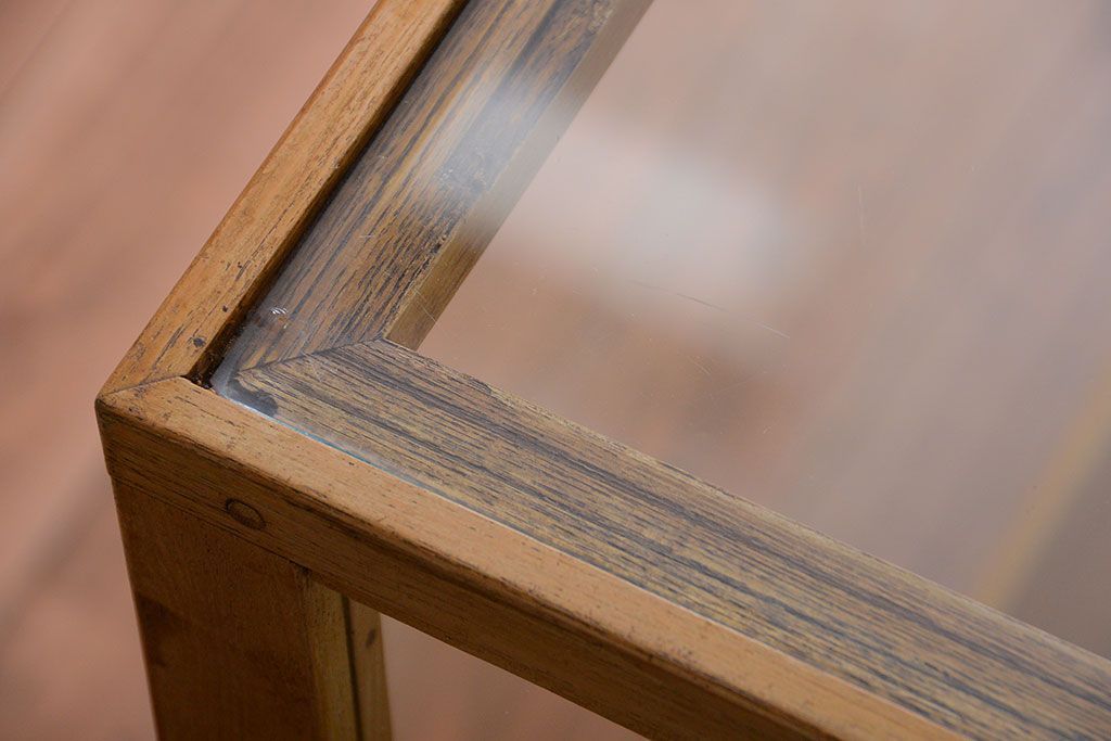 レトロ家具　昭和レトロ　古いナラ材の脚付き特大ガラスケース(ショーケース)(2)