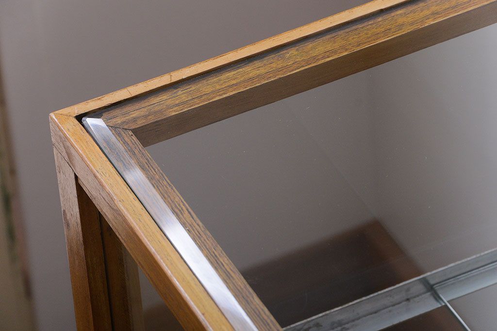 レトロ家具　昭和レトロ　古いナラ材の脚付き特大ガラスケース(ショーケース)(2)