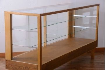 レトロ家具　昭和レトロ　古いナラ材の脚付き特大ガラスケース(ショーケース)(2)