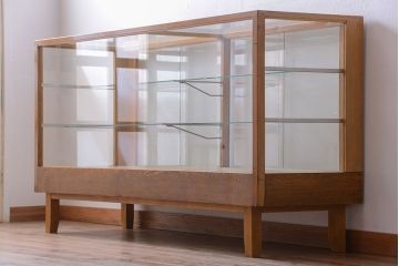 レトロ家具　昭和レトロ　古いナラ材の脚付き特大ガラスケース(ショーケース)(2)