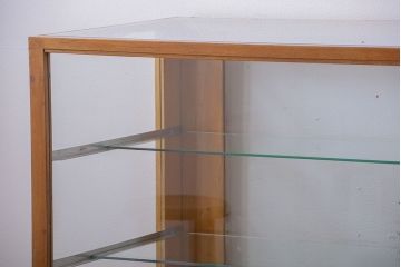 レトロ家具　昭和レトロ　古いナラ材の脚付き特大ガラスケース(ショーケース)(2)