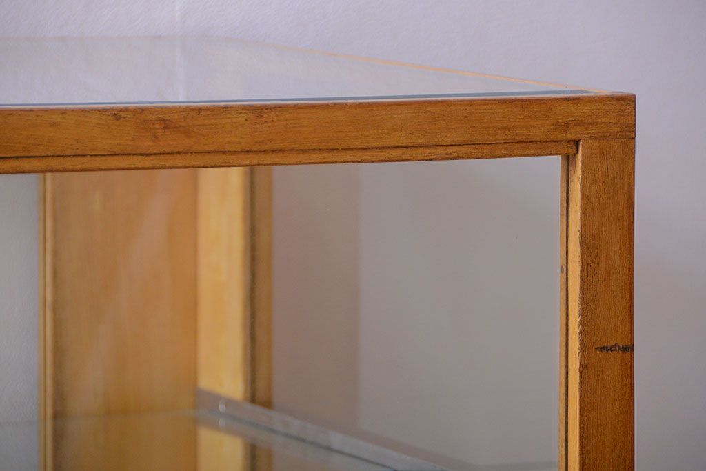 レトロ家具　昭和レトロ　古いナラ材の脚付き特大ガラスケース(ショーケース)(2)