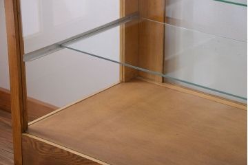 レトロ家具　昭和レトロ　古いナラ材の脚付き特大ガラスケース(ショーケース)(2)