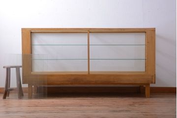 レトロ家具　昭和レトロ　古いナラ材の脚付き特大ガラスケース(ショーケース)(2)