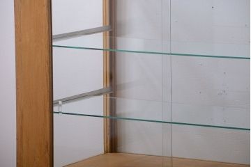 レトロ家具　昭和レトロ　古いナラ材の脚付き特大ガラスケース(ショーケース)(2)