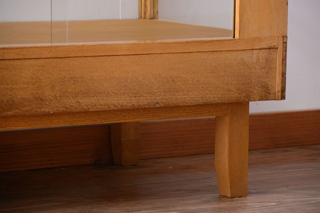 レトロ家具　昭和レトロ　古いナラ材の脚付き特大ガラスケース(ショーケース)(2)