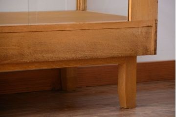 レトロ家具　昭和レトロ　古いナラ材の脚付き特大ガラスケース(ショーケース)(2)